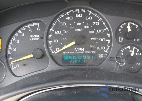 2001 Chevrolet Suburban C1500 z USA, uszkodzony, nr VIN 3GNEC16T21G248839